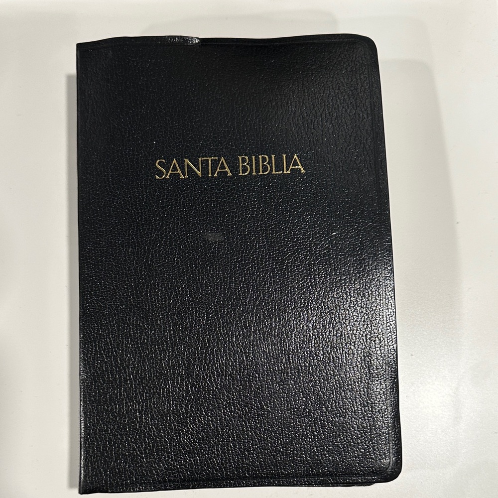 Black Leather Santa Biblia